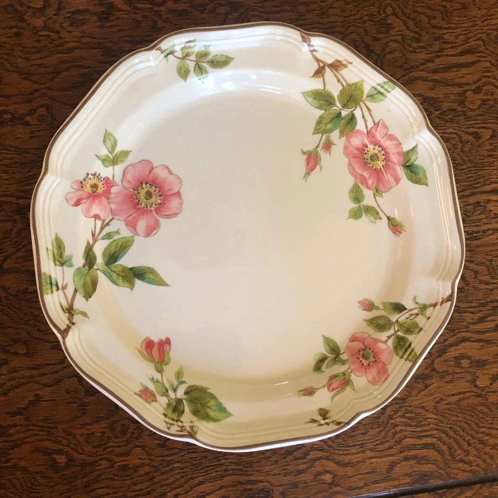 Estate. Mikasa Heritage Pink and White Dinnerware Floral Design - Picture 9 of 14